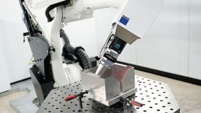 Mit der neuen «TruLaser Weld 3000» präsentiert Trumpf zur Euroblech 2026 eine kompakte Roboter-Laserschweisszelle, die sich durch KI deutlich schneller programmieren lässt.  (Bild: Trumpf)