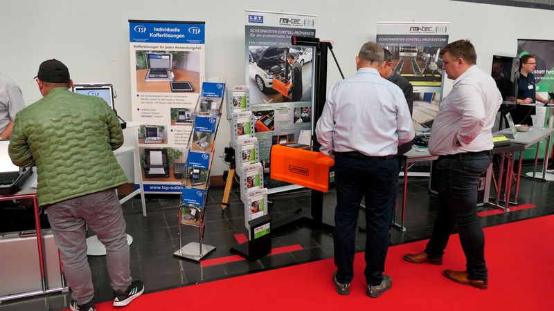 Die Funktionsprüfung moderner Scheinwerfer- und Fahrerassistenzsysteme stellt Prüforganisationen vor neue Herausforderungen – RMI Tec hilft diese zu meistern. (Bild: Wenz | VCG)