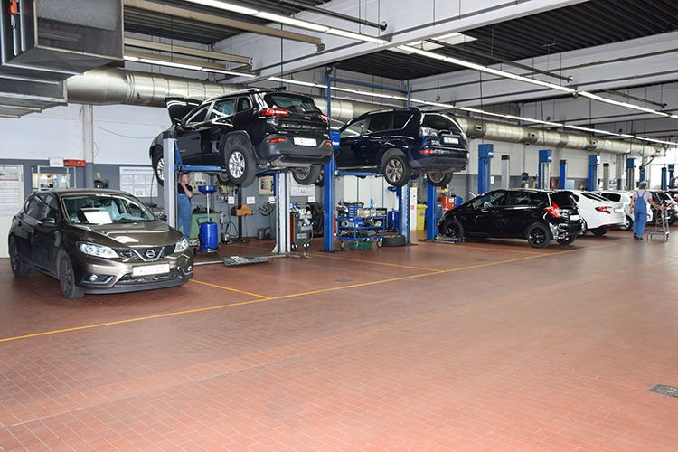 Für insgesamt neun Marken bietet Dirkes Serviceleistungen an. (Rubbel / »kfz-betrieb«)