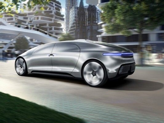 Mercedes-Benz F 015 Luxury in Motion im Stadtverkehr der Zukunft (Mercedes-Benz)
