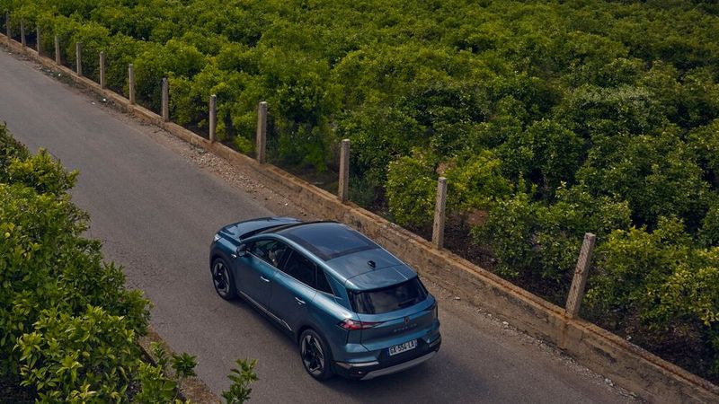  Im aktuellen Markendesign von Renault wirkt der Symbiouz fast wie ein verlängerter Captur. (Bild: Renault)