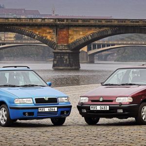 Den Felicia baute Skoda zwischen Oktober 1994 und Juni 2001. Er beerbte den Favorit. Die Kombiversion, als Nachfolger des Forman, hieß nun Felicia Combi und erschien im Juli 1995. Zahlreiche Teile von VW-Modellen hielten bei diesem Modell Einzug, wie z. B. der 1,6-Liter-Benzin- bzw. -Dieselmotor. Im Januar 1998 erhielt der Felicia ein Facelift, bei dem weitere VW-Technik in das Modell einfloss. Auch eine Pick-up-Variante des Felicia wurde ab Mitte 1995 angeboten.(Bild:  Hersteller)