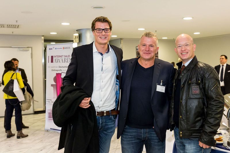 Constantin Lennert und Michael Kessel von Dozilla sowie Oliver Kappe von Kappe Autovertriebssysteme (v.li.). (Stefan Bausewein)