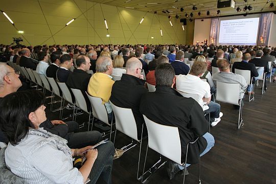 Rund 700 Teilnehmer besuchten den ersten ASP-Kongress der Select AG in der Nürnberger Messe. (Archiv: Vogel Business Media)