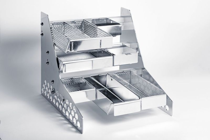 Auf der Motek 2019 gibt LK Mechanik einen Überblick über die neuen Baugrößen und Varianten seiner Greifbehälter sowie auch die Ausführungen als Silobehälter. (LK Mechanik)