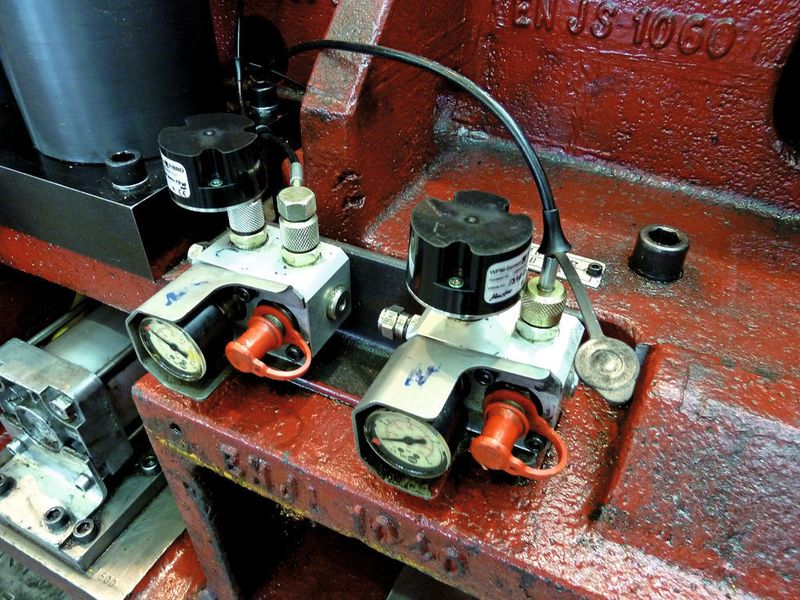 Das Herzstück des Wireless-Pressure-Monitoring-Systems (WPM) sind die Sensoren, die eigens für die Gasdruckfedern in Umformwerkzeugen entwickelt wurden. Sie sitzen in räumlicher Nähe zu den Zylindern. (Archiv: Vogel Business Media)