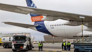 Jetzt wird untersucht, welche Emissionen von nachhatigem Flugkraftstoff (Sustainable Air Fuel, oder SAF) beim Passagierflug ausgehen. Im Projekt ECLIF3 arbeiten Airbus, die DLR, Rolls-Royce und Neste zusammen. (Airbust / S. Ramadier)