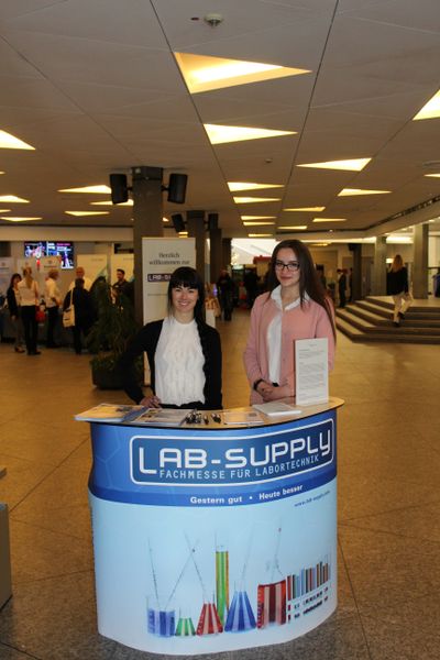 Impressionen der Lab-Supply Leverkusen vom 15. Mai 2019  Die dritte Station der Lab-Supply war in diesem Jahr das Forum Leverkusen. Hier sind ein paar visuelle Eindrücke vom Messetag und Besucherstimmen für Sie zusammengestellt. Die nächste Lab-Supply ist am 13. Juni 2019 in Berlin. Weitere Infos zu den kommenden Lab-Supply-Messen finden Sie auf www.lab-supply.info.   Lese-Empfehlung: Nachbericht zum erfolgreichen Auftakt der Lab-Supply in Wien. (Bild: C. Lüttmann, LABORPRAXIS)