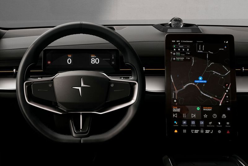 Die aktiven und passiven Sicherheitssysteme stammen von Volvo Cars. Dazu gehören unter anderem Radarsensoren im Innenraum, um Insassen zu detektieren. Zusätzlich gibt es Eye-Tracking für den Fahrer und die üblichen Assistenzsysteme, etwa zum Abstand- und Spurhalten. (Bild: Polestar)