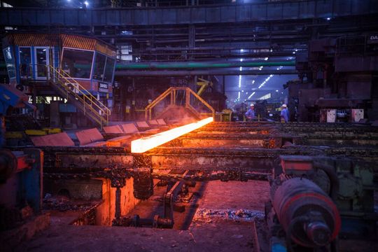 Arcelormittal, einer von Deutschlands größten Stahlherstellern, will den grünen Wandel mithilfe von Wasserstoff & Co. pushen. Jetzt hat man eine Förderzussage für 1,3 Milliarden Euro erhalten, bei der aber der finale nationale Bescheid noch aussteht, wie es weiter heißt.(Bild:  Arcelormittal)