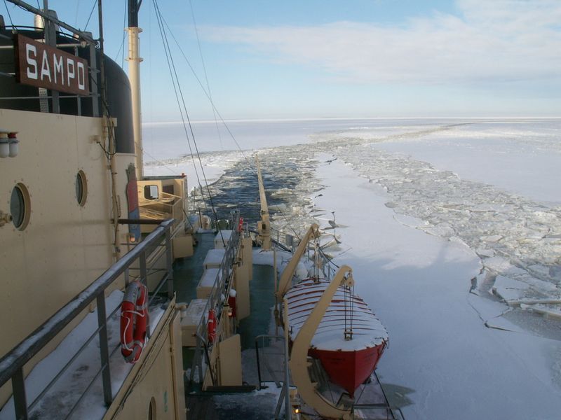 Ohne Eisbrecher wird die Nordostpassage aber noch lange nicht passierbar sein. Die Lizenzn sind aber sehr begehrt, berichten Medien. (Bild: Kat 1100 unter GNU-Lizenz CC BY 3.0, wikipedia.de)