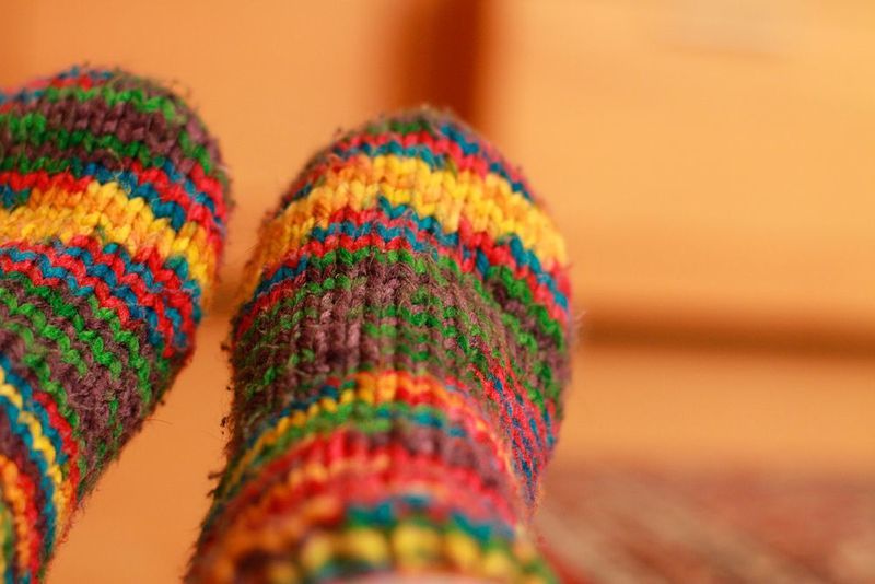 Sensoren für die Socken: Forscher der TU Chemnitz haben robuste Elektronik entwickelt, um Druckverteilung und Beschleunigung am Fuß in Echtzeit zu messen. (gemeinfrei)
