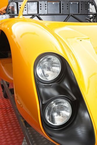 Kreisel Evex 910e: Der Elektromobilitäts-Spezialist Kreisel hat einen EVEX-Porsche 910 vollständig zum elektrischen Supersportwagen umgerüstet. Der Kreisel EVEX 910e schafft mehr als 300 Kilometer pro Stunde, beschleunigt in 2,5 Sekunden von 0 auf 100 und verfügt im Gegensatz zum historischen Original von Porsche über eine Straßenzulassung (H-Kennzeichen). (EVEX Fahrzeugbau GmbH)