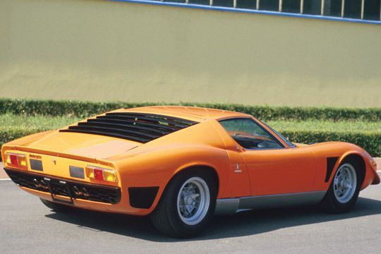 Der Lamborghini Muira eröffnete 1966 die Boom-Ära der Sportwagen. (Archiv: Vogel Business Media)