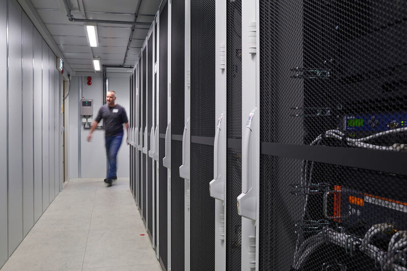 Rittal ist ab sofort auch globaler Partner und Lieferant für IBM im Projektgeschäft rund um den Bau von Rechenzentren. (Rittal)