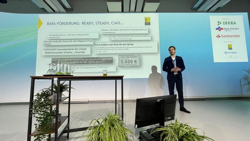 Martin Weiss, Leiter Fahrzeugbewertung bei der Deutschen Automobil Treuhand (DAT), beleuchtete die Entwicklung der Restwerte elektrischer Gebrauchtwagen. (Bild: Achter – VCG)