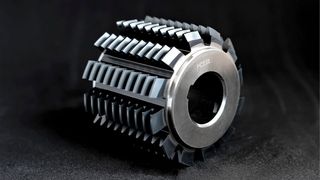 Legt mehr als eine Zahn zu! Das ist ein Beispiel für einen sogenannten Hobit-Wälzfräser für die Verzahnungsfertigung. Der Werkzeughersteller Hommel + Keller verweist auf den Zeitspareffekt, den das Werkzeug mit sich bringe. (Hommel + Keller)