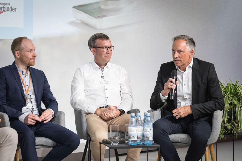 Anwenderkongress Steckverbinder 2023: Tag 1 mit Basisseminaren, Podiumsdiskussion und Posterslam. (Bild: Stefan Bausewein)