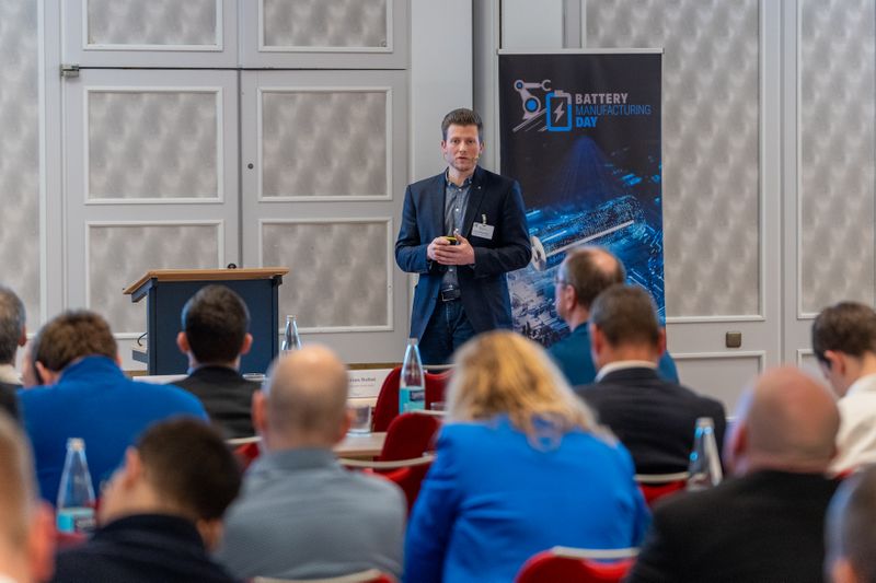 Max Rettenmeier von Trumpf beschrieb das laserbasierte Recycling von Lithium-Ionen-Batterien. (Bild: Dominik Böhm - Fotokumpel)