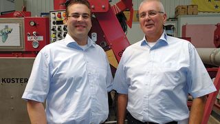 Seniorchef Dieter Feyen (rechts) und Sohn Dieter leiten das 
Krefelder 
Familien-
unternehmen.  (Bild: Schreier)