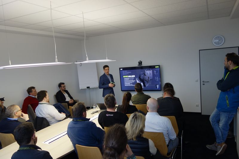 Tom Neubert, Schenker Technologies, stellt seine VR Produkte vor. (Bild: IT-BUSINESS)