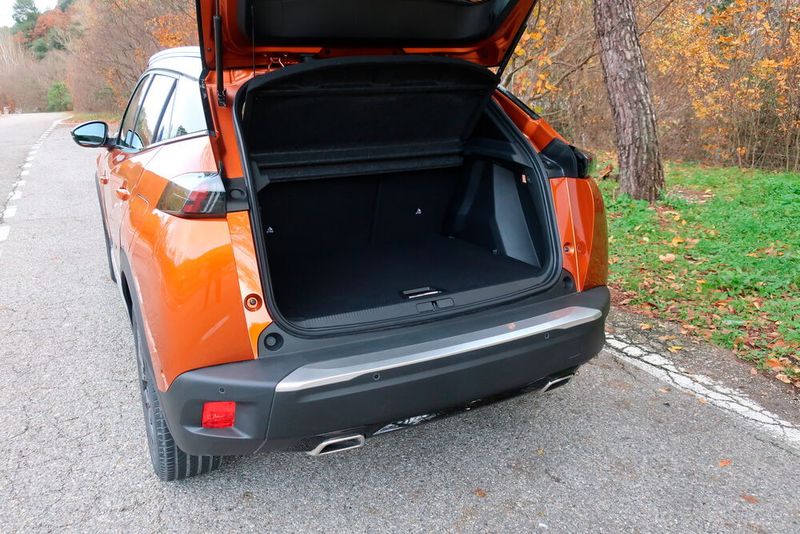 Das Kofferraumvolumen ist um 55 Liter gewachsen und beträgt 405 Liter. Bei den Verbrennern erhöht es sich um weitere 29 Liter durch ein Unterbodenfach. (Simon/»kfz-betrieb«)