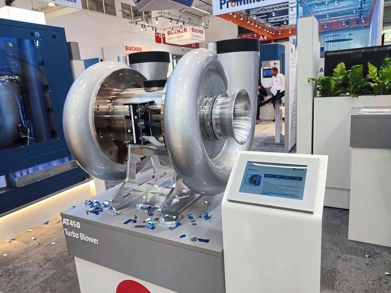 Auf der Leitmesse der Umwelttechnik lässt sich Aerzen nicht lumpen: Neue Verdichter und Gebläse sowie komplette Systemlösungen adressieren die aktuellen Herausforderungen der Branche. (Bild: PROCESS/Stephan)