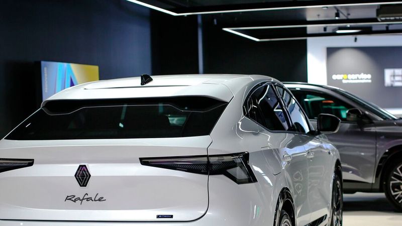 Der Showroom ist in der neuen Renault-CI gestaltet. (Bild: Autowelt Hartmann)