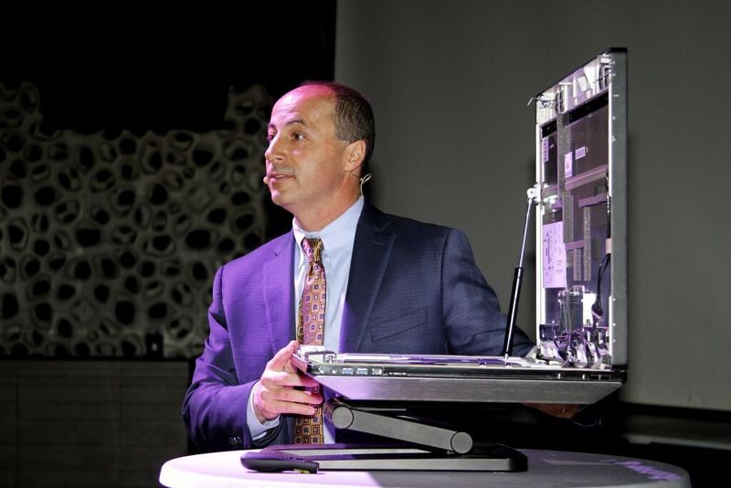 Jim Zafarana, Vice President HP USA, präsentierte live die erste All-In-One Workstation Z1.  (Bild: Juliana Pfeiffer)