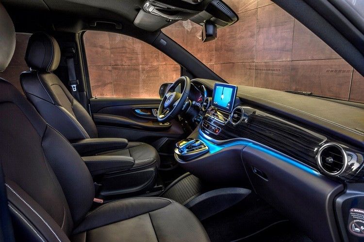 Wohnlichkeit und Wohlfühlklima steigen, je großzügiger sich künftige Kunden in der langen Liste an feinen Extras bedienen. (Foto: Daimler)
