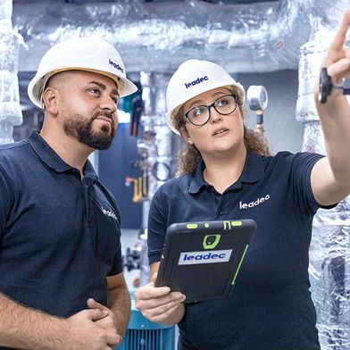 Leadec erbringt seine Leistungen für das technische Facility-Management im 24/7-Schichtbetrieb, sodass die Anlagen jederzeit überwacht werden können und im Störfall sofort eingegriffen werden kann. (Bild: Leadec)