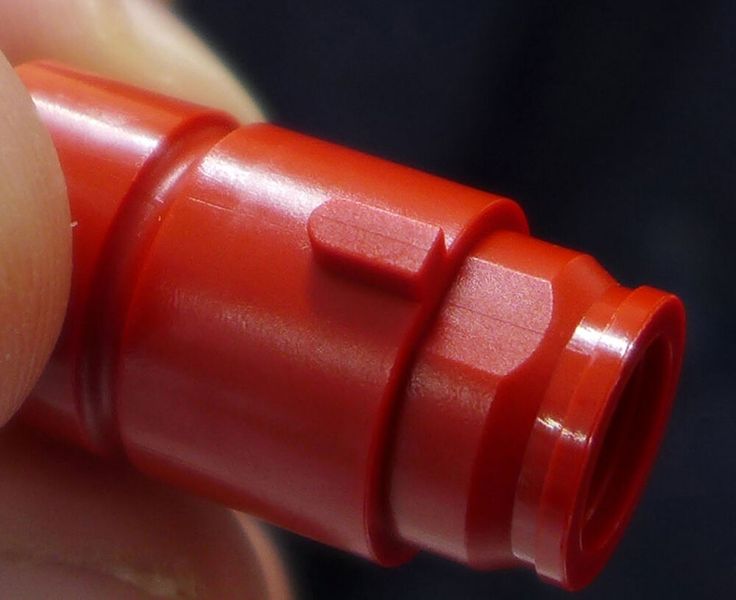 Die präzise Kunststoffbearbeitung gelingt mit der Miyano BNA-42CY5 an diesem Bauteil bei Eberle. Je nach Bauteil werden die Rohlinge darauf überdreht, ausgedreht oder stirnseitig außermittig gebohrt. (Bild: Eberle)