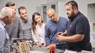 ZF Aftermarket bietet Hochvolt-Trainingsprogramme für verschiedene Zielgruppen an. (Bild: Nico Kleemann – ZF)
