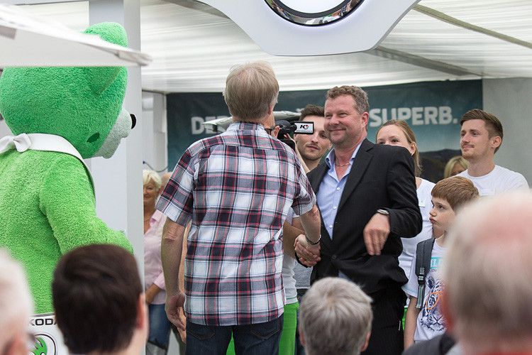 Für Groß gab es am Eröffnungstag einen weiteren Grund zum Feiern. (Foto: Mirko Haude)