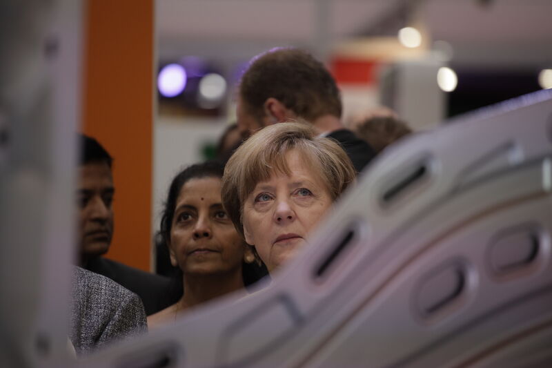 Rundgang zum Auftakt der Hannover Messe 2015: Kanzlerin Merkel und Indiens Premierminister Modi bei Siemens (Bild: Michael Heck)
