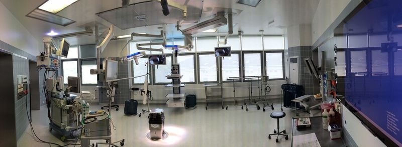 Auf der 13. Jahrestagung der Deutschen Gesellschaft für Computer- und Roboterassistierte Chirurgie e.V., die dieses Jahr von der MITI-Arbeitsgruppe organisiert wird, finden Live-Übertragungen aus dem neuen Forschungsoperationssaal statt. (Bild: A. Schneider/TUM)