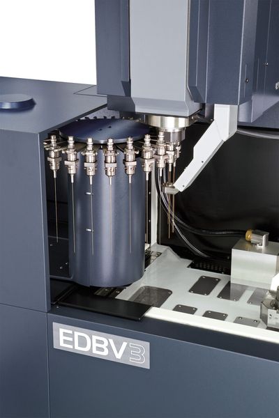 Bild 3: Der Elektrodenwechsel erfolgt automatisch. (Bild: Makino)