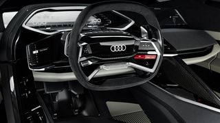 Das Steuer präsentiert sich reduziert und sportlich. (Bild: Audi)