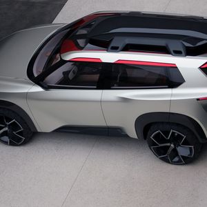 Die Nissan-Studie steht auf imposanten 21-Zoll-Rädern. (Bild:  Nissan)