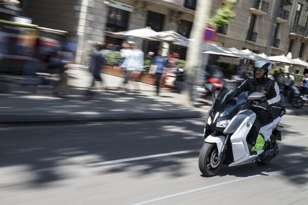 Der neue BMW C evolution: mit leistungsstarkem Antrieb mit flüssigkeitsgekühlter E-Maschine und luftgekühlter Hochvolt-Batterie und praxisnaher Reichweite von 100 km. (BMW)