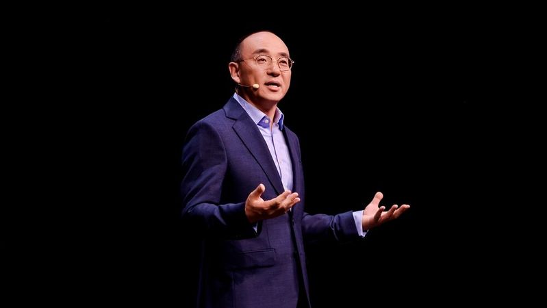 Lotus-Chef Qingfeng Feng will weiterhin exklusive Modelle anbieten.(Bild:  Lotus)