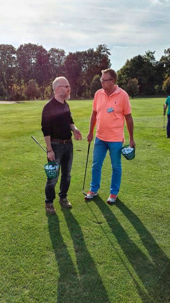 Aagon Geschäftsführer Wilko Frenzel im Gespräch auf dem Green. (Aagon)