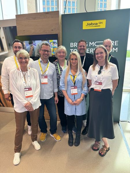 Perfekt ausgestattet für die hybride Arbeitswelt mit Videolösungen und Headsets von Jabra (Bild: Vogel IT-Medien GmbH)