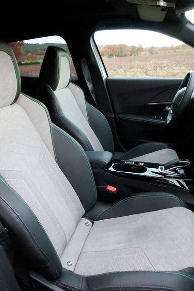 Die Sitze sind bequem. (Simon/»kfz-betrieb«)