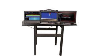Drohnen detektieren: Das stationäre System des Drohnendetektors. Abgedeckt wird ein Frequenzbereich von 9 kHz bis 20 GHz. Das sind die typischen Frequenzen, die üblicherweise für Drohnen- und Videolinks verwendet werden. (Aaronia)