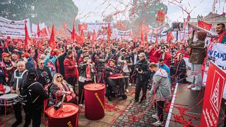 In Wolfsburg wird es ungemütlich. Die Belegschaft begehrt gegen die Sparpläne der Marke VW Pkw auf. (Bild: Heiko Stumpe/IGM Wolfsburg)