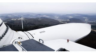Die Gondel ist das Herzstück der Windenergieanlage und befindet sich bei der Anlage im Schelderwald in 140 Meter Höhe. Hier sorgen TS8-Schaltschränke für Sichherheit der Anlage. (Bild: Rittal)