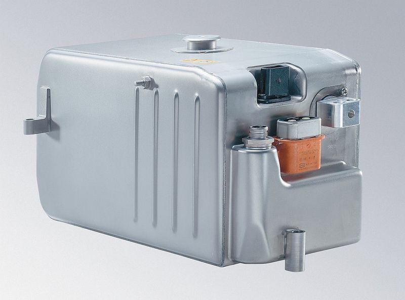 Li-Ionen Batterie für PKWs: In Serie eingesetzt wird die in Nürnberg produzierte Lithium-Ionen-Batterie S400 inklusive der Hybridtechnik im Mercedes S400 BlueHybrid. (Archiv: Vogel Business Media)