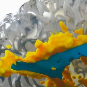 Mit Polyjet können transparente und farbige Materialien kombiniert werden.(Bild:  Materialise)