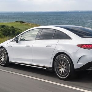 (Mercedes)